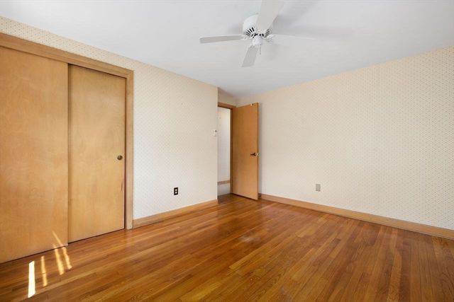 27 Hinsdale St, Swansea, MA 02777