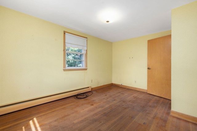 27 Hinsdale St, Swansea, MA 02777