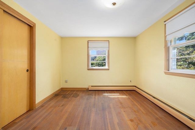 27 Hinsdale St, Swansea, MA 02777