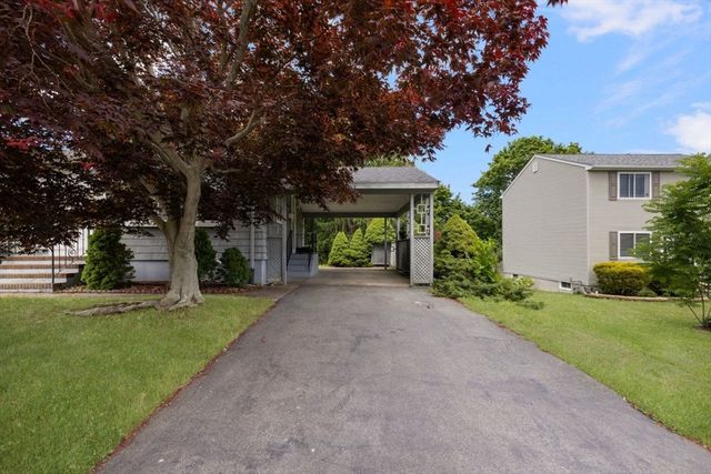 27 Hinsdale St, Swansea, MA 02777