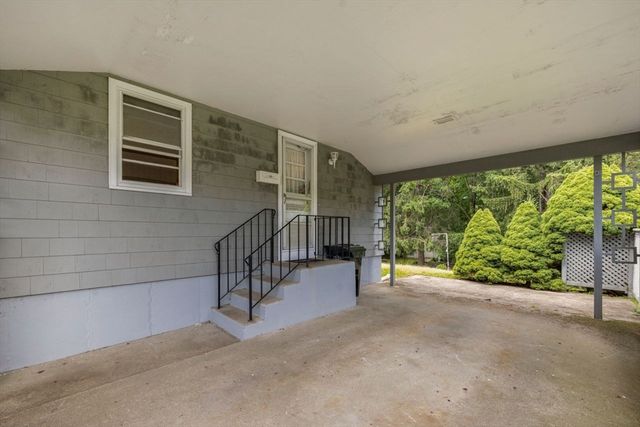 27 Hinsdale St, Swansea, MA 02777