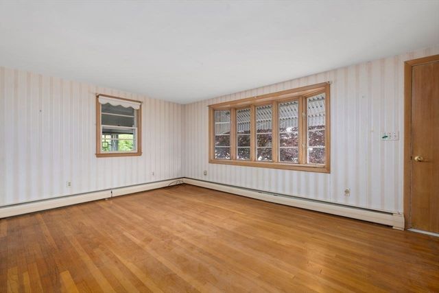 27 Hinsdale St, Swansea, MA 02777