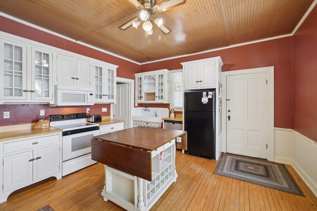 733 5th Street, Baraboo, WI 53913