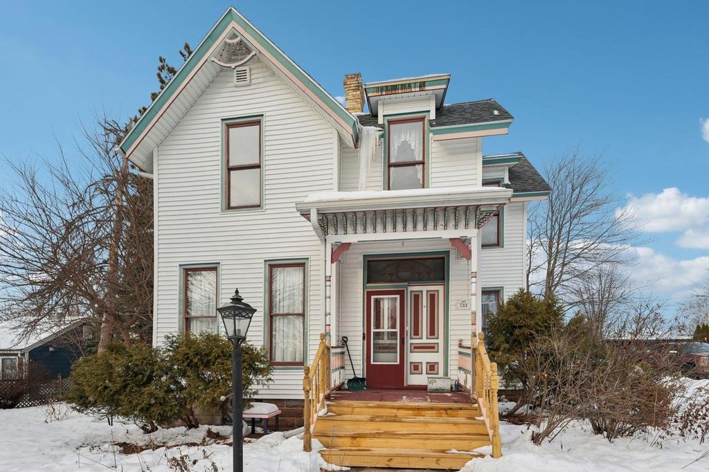 733 5th Street, Baraboo, WI 53913