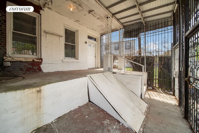 589 HINSDALE Street, New York City, NY 11207