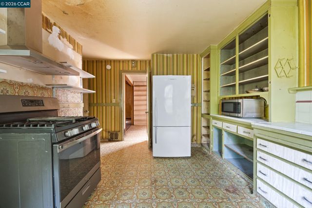 11 Edgecroft Rd, Kensington, CA 94707