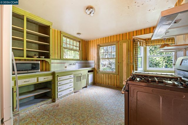 11 Edgecroft Rd, Kensington, CA 94707