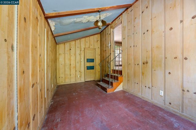 11 Edgecroft Rd, Kensington, CA 94707