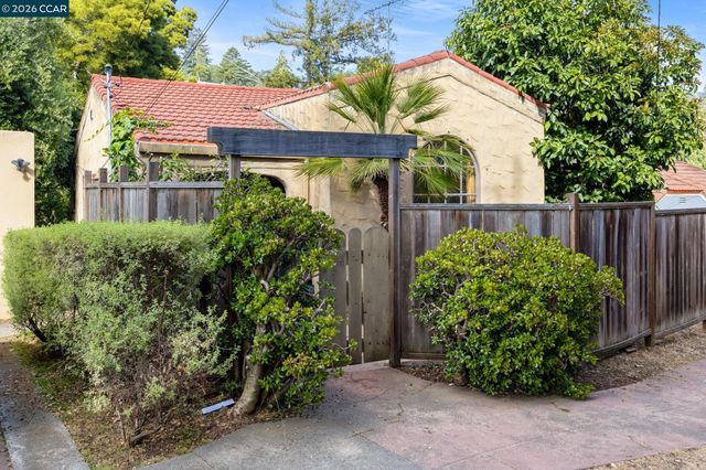 11 Edgecroft Rd, Kensington, CA 94707