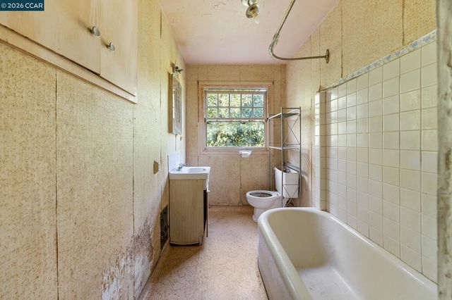 11 Edgecroft Rd, Kensington, CA 94707