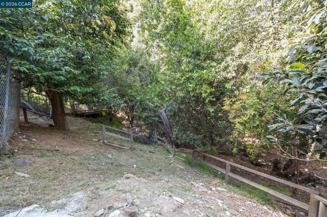 11 Edgecroft Rd, Kensington, CA 94707