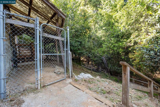 11 Edgecroft Rd, Kensington, CA 94707