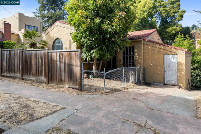 11 Edgecroft Rd, Kensington, CA 94707
