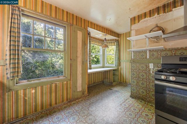 11 Edgecroft Rd, Kensington, CA 94707