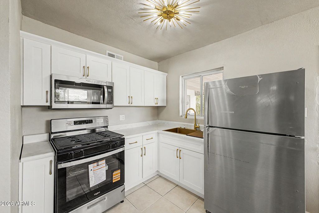 Image 11 of property listing at 3107 N 25TH Drive, Phoenix, AZ 85017