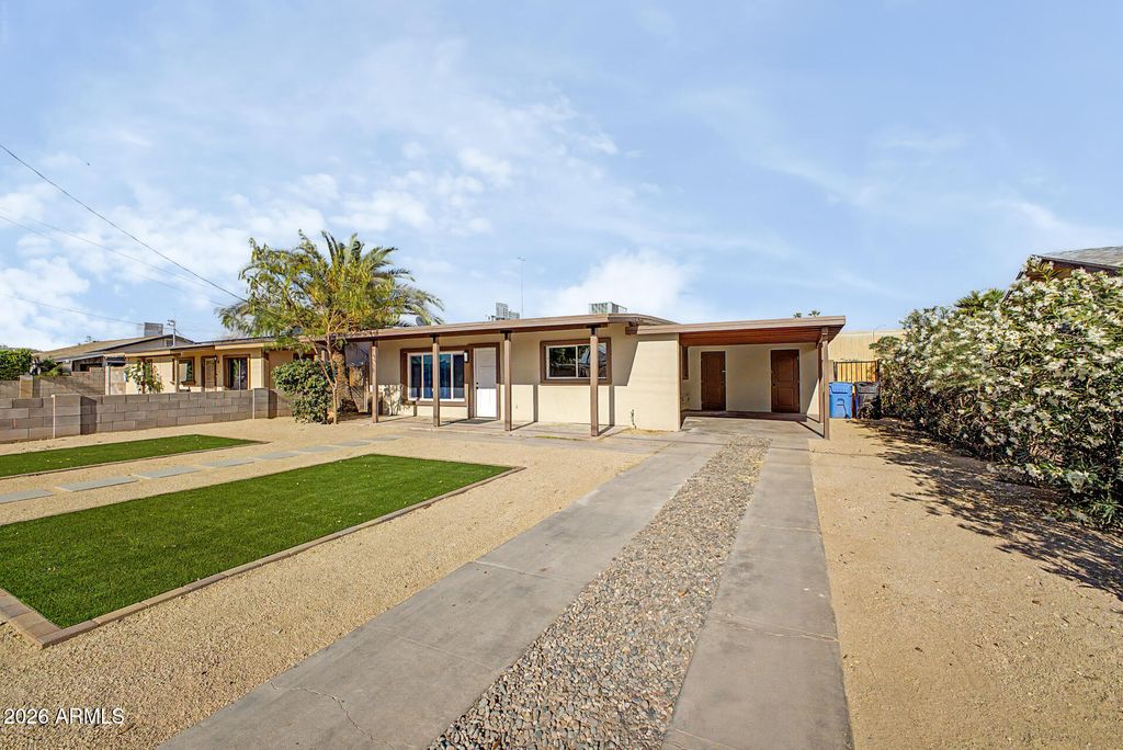 Image 3 of property listing at 3107 N 25TH Drive, Phoenix, AZ 85017