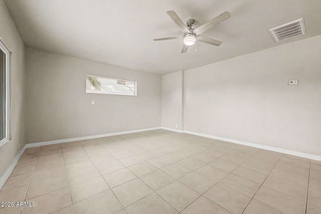 Image 5 of property listing at 3107 N 25TH Drive, Phoenix, AZ 85017