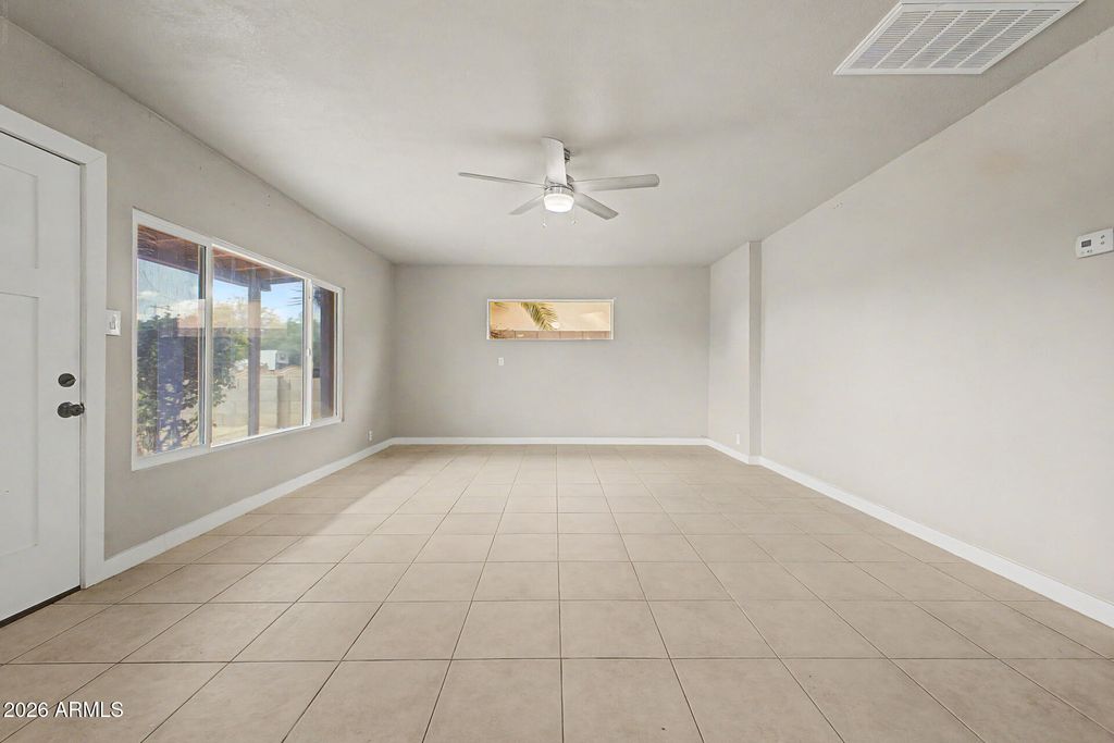 Image 6 of property listing at 3107 N 25TH Drive, Phoenix, AZ 85017