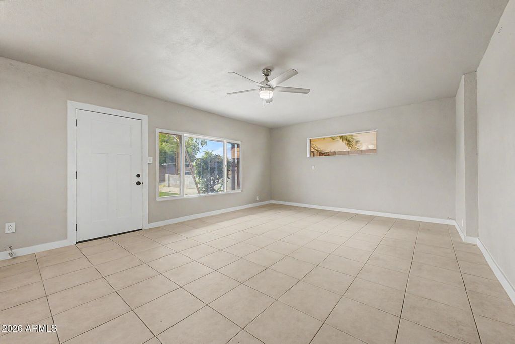 Image 7 of property listing at 3107 N 25TH Drive, Phoenix, AZ 85017