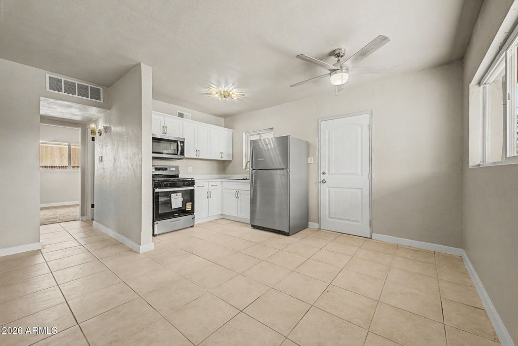 Image 9 of property listing at 3107 N 25TH Drive, Phoenix, AZ 85017