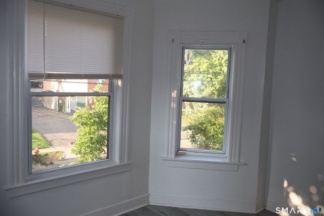 37-39 Elliott Street 2R, Hartford, CT 06114