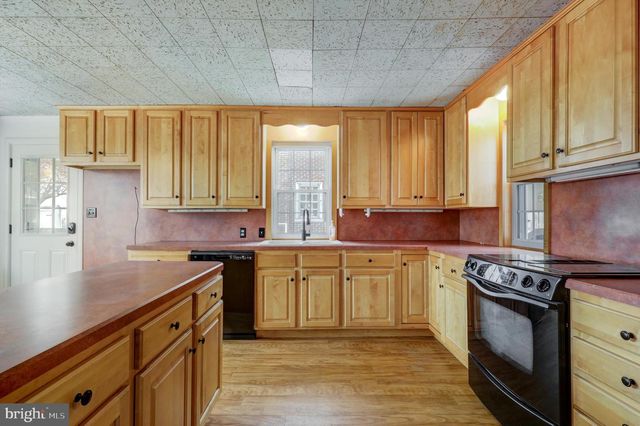 148 E BROAD ST, New Holland, PA 17557