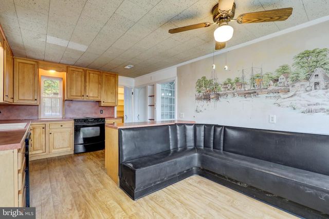 148 E BROAD ST, New Holland, PA 17557