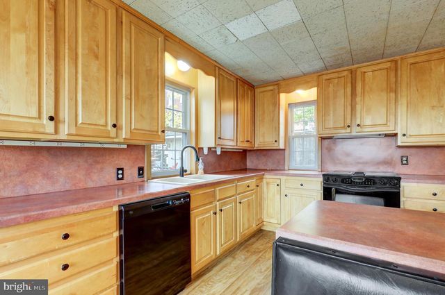 148 E BROAD ST, New Holland, PA 17557