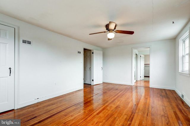 148 E BROAD ST, New Holland, PA 17557