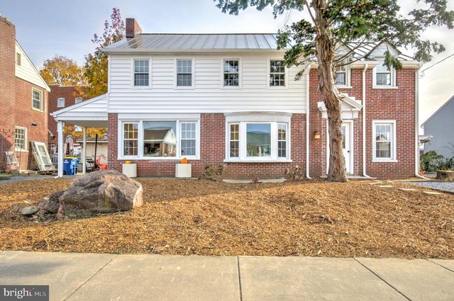 148 E BROAD ST, New Holland, PA 17557