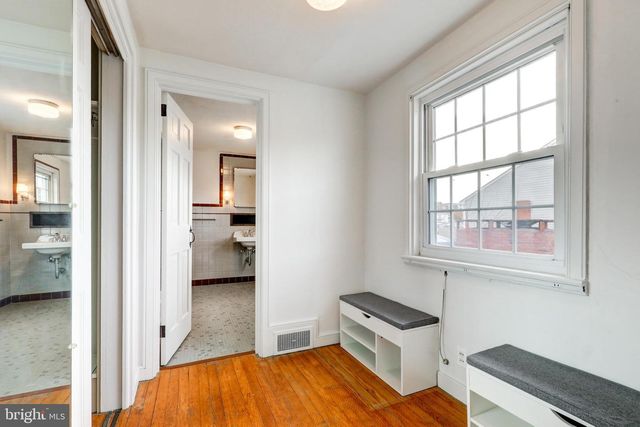 148 E BROAD ST, New Holland, PA 17557