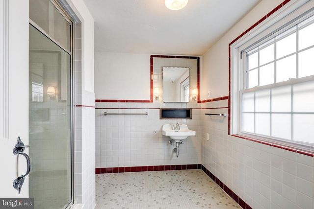 148 E BROAD ST, New Holland, PA 17557