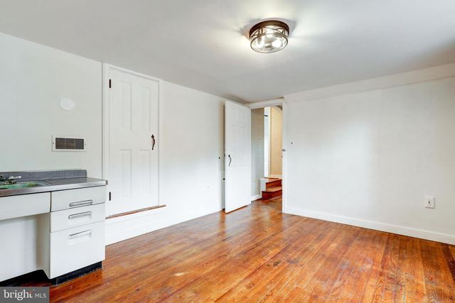 148 E BROAD ST, New Holland, PA 17557