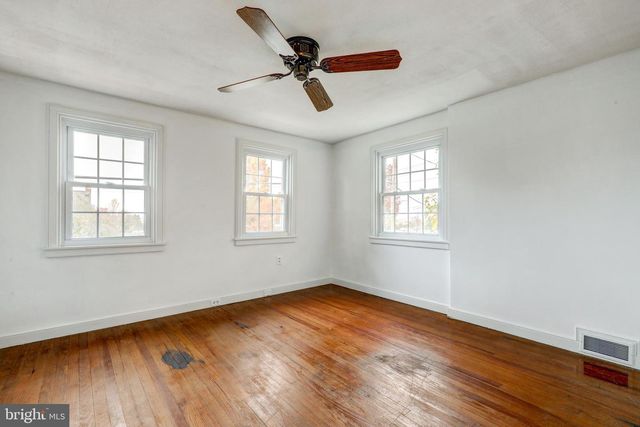 148 E BROAD ST, New Holland, PA 17557