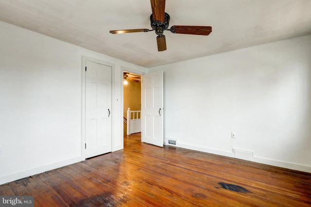 148 E BROAD ST, New Holland, PA 17557