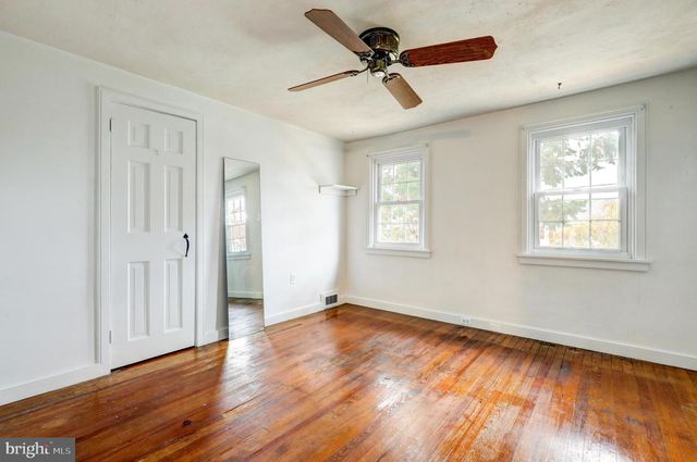 148 E BROAD ST, New Holland, PA 17557