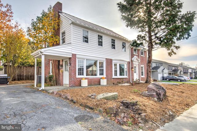 148 E BROAD ST, New Holland, PA 17557