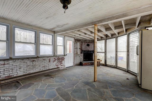 148 E BROAD ST, New Holland, PA 17557