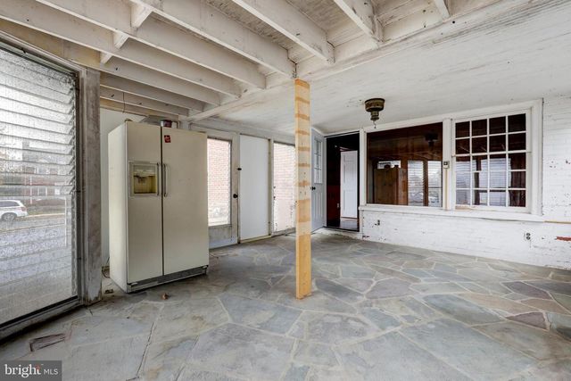 148 E BROAD ST, New Holland, PA 17557