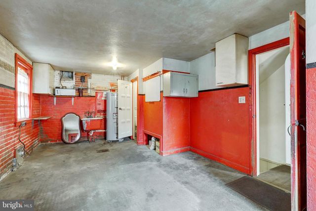 148 E BROAD ST, New Holland, PA 17557