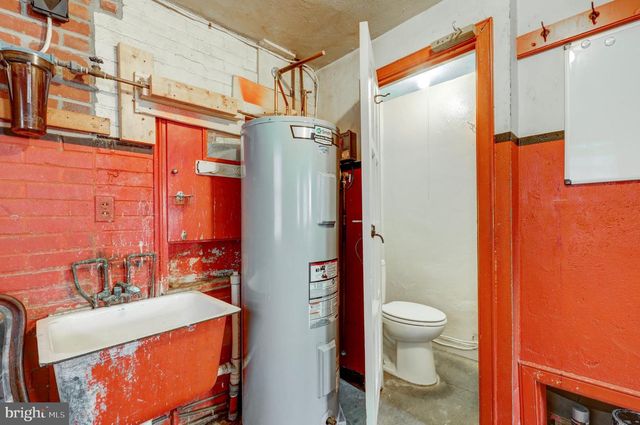 148 E BROAD ST, New Holland, PA 17557