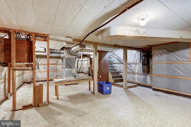 148 E BROAD ST, New Holland, PA 17557