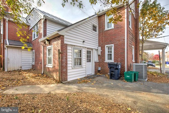 148 E BROAD ST, New Holland, PA 17557