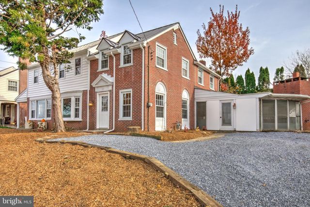 148 E BROAD ST, New Holland, PA 17557