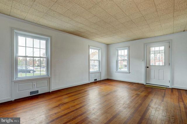 148 E BROAD ST, New Holland, PA 17557