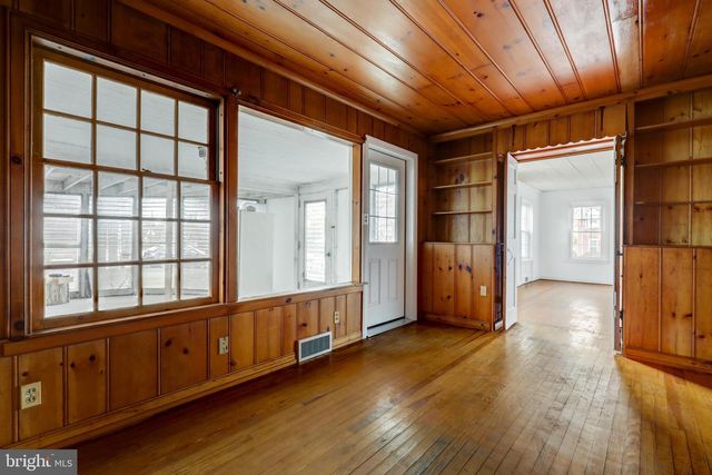 148 E BROAD ST, New Holland, PA 17557