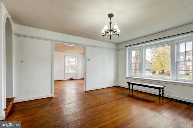 148 E BROAD ST, New Holland, PA 17557