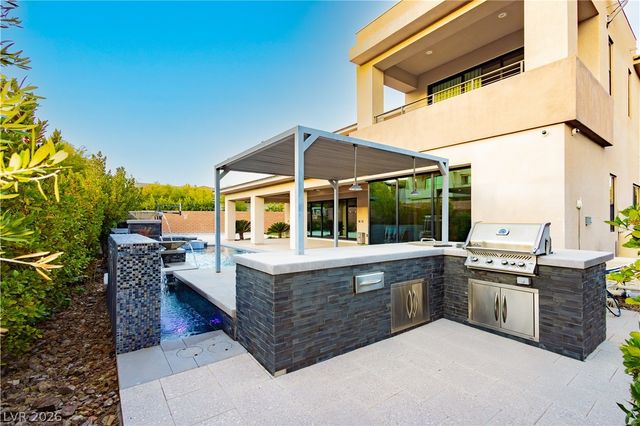 94 Glade Hollow Drive, Las Vegas, NV 89135