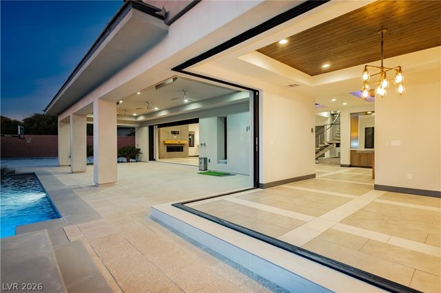 94 Glade Hollow Drive, Las Vegas, NV 89135