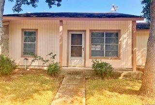 1051 Country Club Dr Apt 18, Seguin, TX 78155